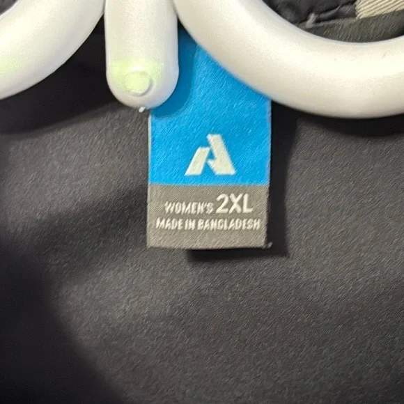 Eddie Bauer Hooded Puffer Vest - Picture 3 of 5